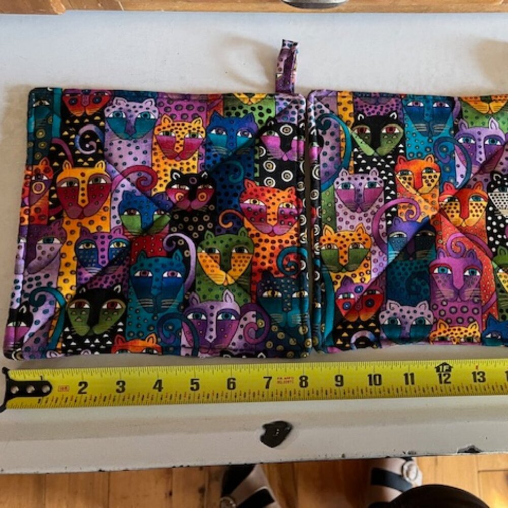(2) Laurel Burch Quilted Potholders - SPOTTED CATS Junge Songs Fabric